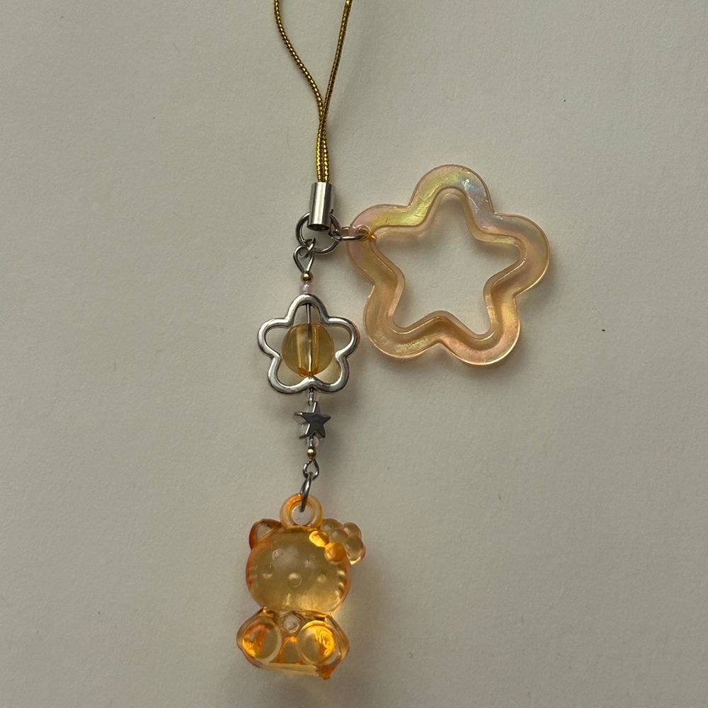 ☆Hello Kitty Charm☆ - Picture 3 of 6